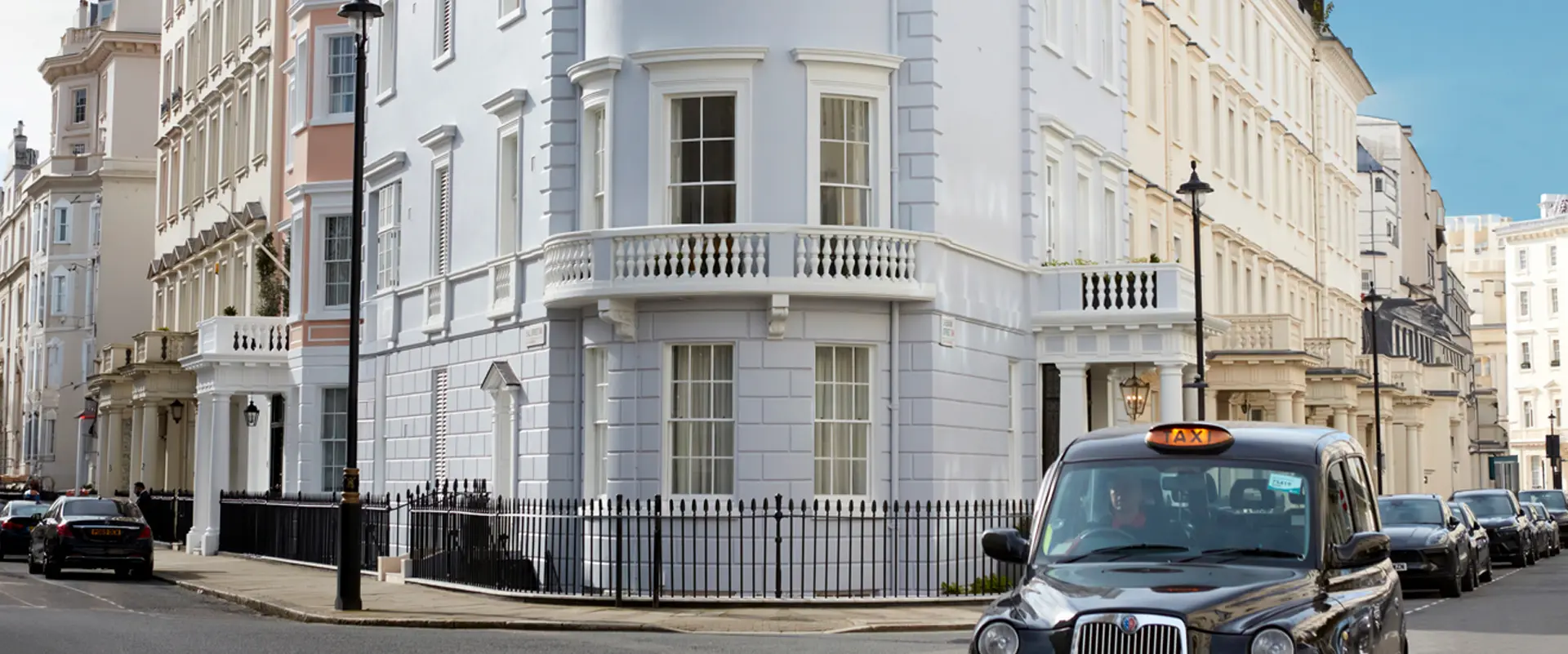 Our Story Curving elegantly around the apex of two boulevards, 2 Chesham Hotel is the black and white stucco vision of legendary Master Builder, Thomas Cubitt.